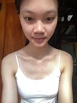 Snapshot of Li-Li12 chatting on July 23, 10:24 am Li-Li12 online show from July 23, 10:24 am