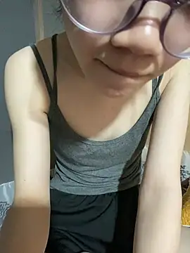 Snapshot of Li-Li12 chatting on July 24, 3:10 pm Li-Li12 online show from July 24, 3:10 pm