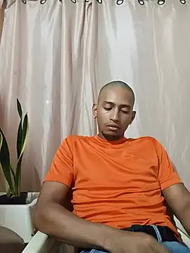 Snapshot of comlombia2 chatting on July 28, 6:42 am comlombia2 online show from July 28, 6:42 am