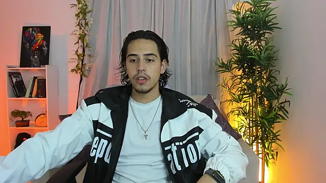 Snapshot of Edward_51 chatting on July 28, 9:58 pm Edward 51 online show from July 28, 9:58 pm