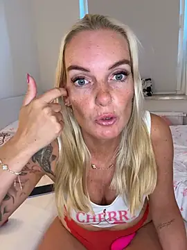 Snapshot of Missblondy39 chatting on July 25, 5:05 am Missblondy39 online show from July 25, 5:05 am