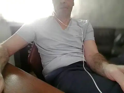 Snapshot of trebor600 chatting on February 24, 7:17 am trebor600 online show from February 24, 7:17 am