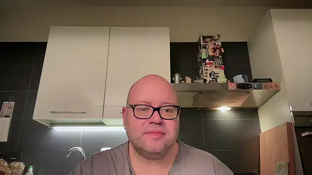 Snapshot of theitalianbear chatting on March 15, 4:13 am theitalianbear online show from March 15, 4:13 am