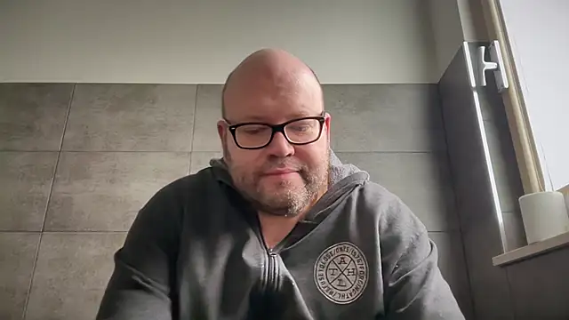 theitalianbear online show from October 3, 7:05 am