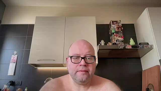 theitalianbear online show from February 18, 9:05 am