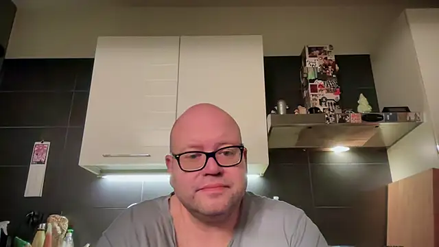 theitalianbear online show from April 27, 1:25 am