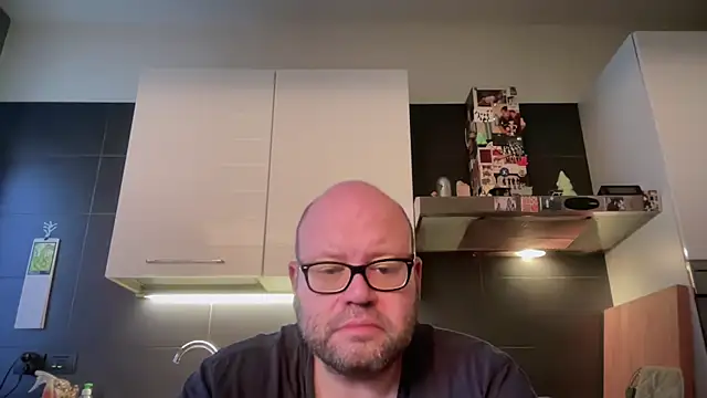 theitalianbear online show from May 8, 4:18 am