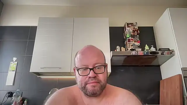 theitalianbear online show from May 12, 7:38 am