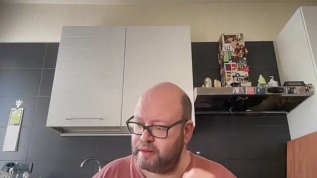 theitalianbear online show from May 18, 7:25 am