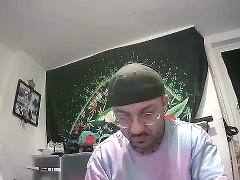 Snapshot of MagicStickBoy chatting on February 27, 6:13 am MagicStickBoy online show from February 27, 6:13 am