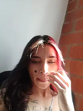 Snapshot of Ale_moon chatting on July 28, 8:52 pm Ale moon online show from July 28, 8:52 pm