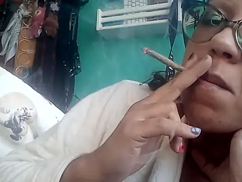 Snapshot of claracrocodilo chatting on July 26, 12:34 pm claracrocodilo online show from July 26, 12:34 pm