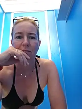 Hotty1985 online show from August 9, 12:10 pm