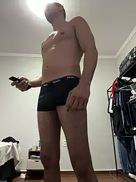 Raeuww online show from August 8, 9:44 am