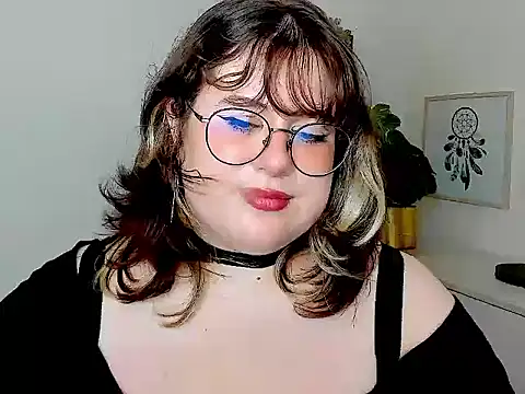 Snapshot of OpheliaLush chatting on August 5, 5:32 am OpheliaLush online show from August 5, 5:32 am