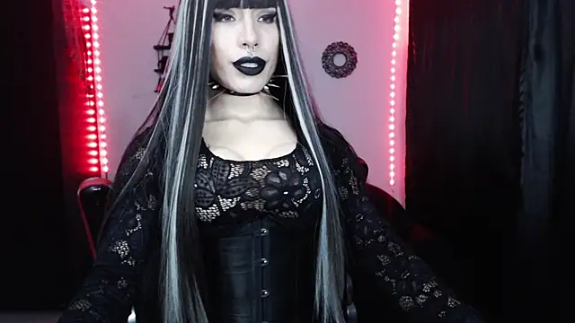 Snapshot of april_simons2 chatting on December 21, 1:36 am april simons2 online show from December 21, 1:36 am