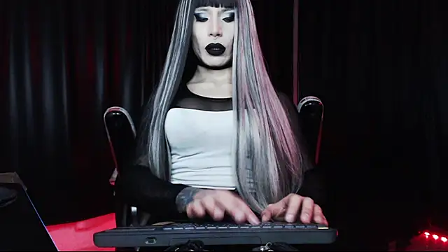 Snapshot of april_simons2 chatting on October 12, 4:00 am april simons2 online show from October 12, 4:00 am