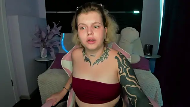 Snapshot of Eva_Starfire_ chatting on August 3, 8:24 am Eva Starfire online show from August 3, 8:24 am