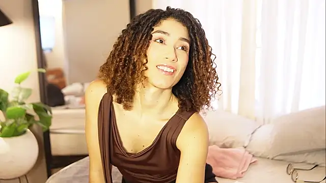 Snapshot of MeganLeroy chatting on August 5, 7:17 pm MeganLeroy online show from August 5, 7:17 pm