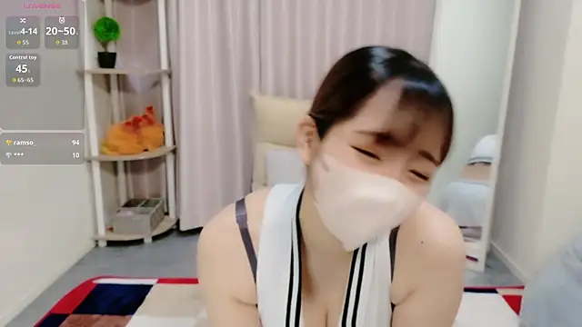Snapshot of moeka- chatting on August 5, 10:07 am moeka- online show from August 5, 10:07 am