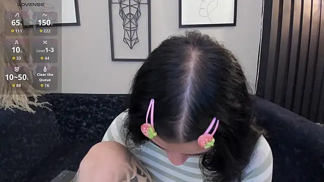 Kiki Cam   online show from August 4, 1:25 pm