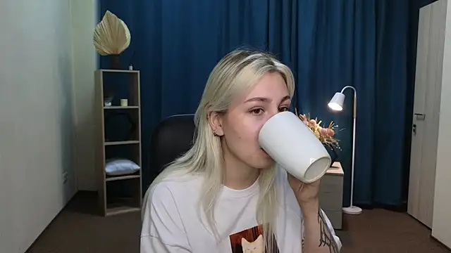 LishaNuding online show from August 5, 11:02 am
