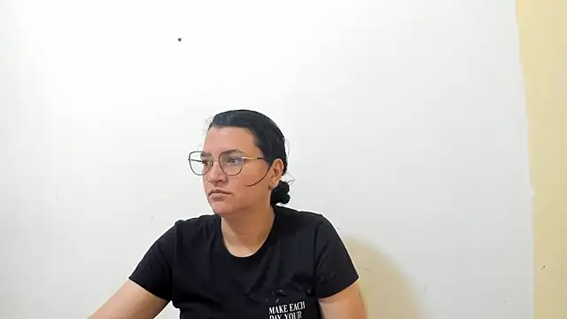 MARILYN GARCIA online show from November 15, 3:08 pm