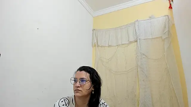 MARILYN GARCIA online show from February 22, 12:15 pm