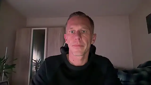 Snapshot of slaveboy2016@xh chatting on December 2, 9:17 pm slaveboy2016xh online show from December 2, 9:17 pm