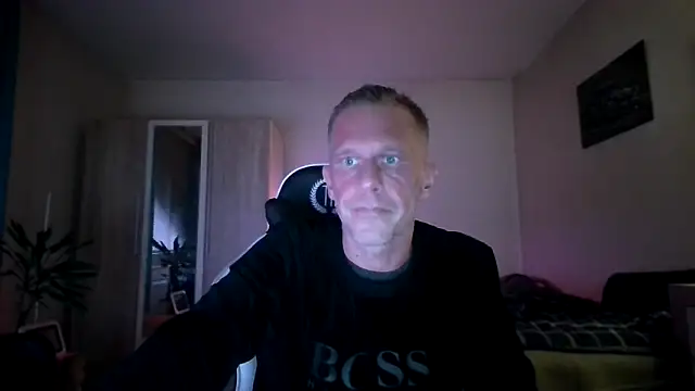 Snapshot of slaveboy2016@xh chatting on December 27, 8:39 pm slaveboy2016xh online show from December 27, 8:39 pm