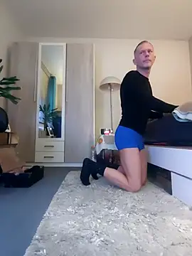 Snapshot of slaveboy2016@xh chatting on January 17, 3:53 pm slaveboy2016xh online show from January 17, 3:53 pm