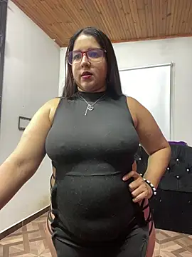 Snapshot of shara_ chatting on May 16, 10:52 pm shara online show from May 16, 10:52 pm