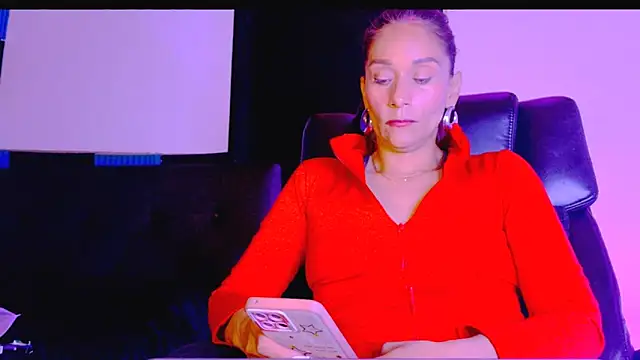 Snapshot of _thamara25 chatting on October 28, 11:29 pm  thamara25 online show from October 28, 11:29 pm