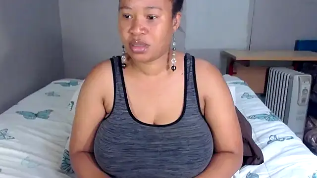Snapshot of BigAreola26 chatting on January 21, 6:54 am BigAreola26 online show from January 21, 6:54 am