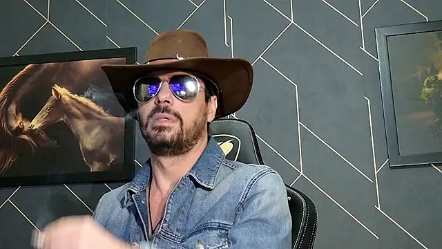 Snapshot of ChrisKox chatting on January 30, 1:22 am ChrisKox online show from January 30, 1:22 am