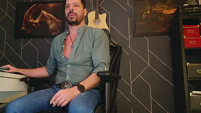 Snapshot of ChrisKox chatting on February 3, 10:03 am ChrisKox online show from February 3, 10:03 am