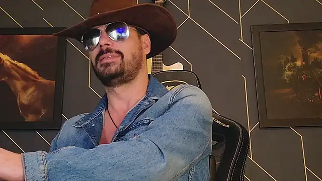 Snapshot of ChrisKox chatting on February 6, 2:33 am ChrisKox online show from February 6, 2:33 am