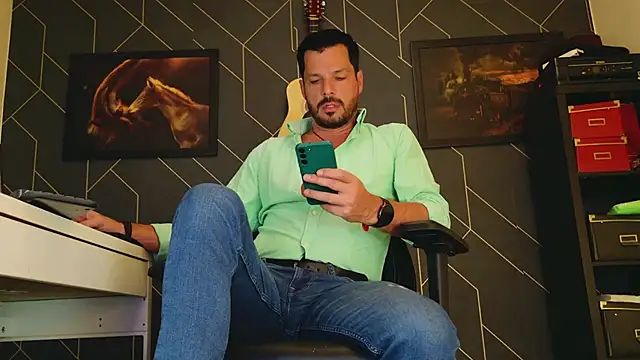 Snapshot of ChrisKox chatting on March 12, 6:44 pm ChrisKox online show from March 12, 6:44 pm