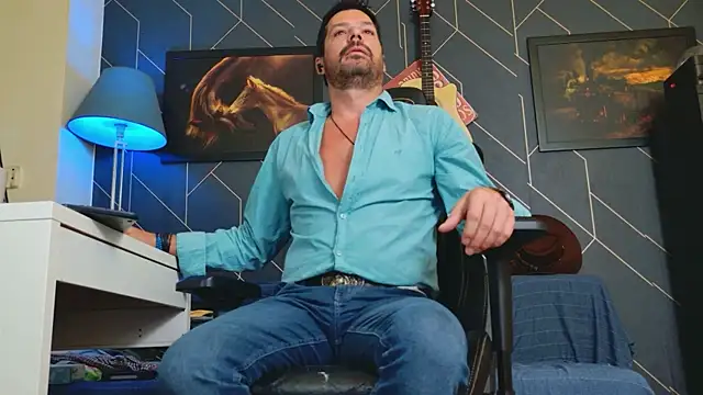 Snapshot of ChrisKox chatting on October 4, 2:53 am ChrisKox online show from October 4, 2:53 am