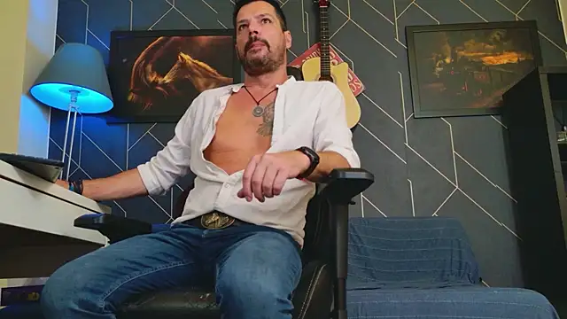 Snapshot of ChrisKox chatting on October 21, 1:56 pm ChrisKox online show from October 21, 1:56 pm