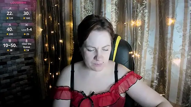 EvilRedd online show from April 2, 9:23 pm