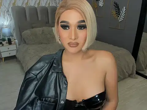 LegendaryNicole online show from October 1, 8:20 am