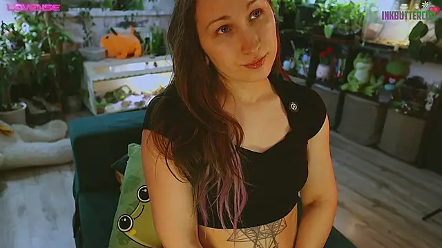 Snapshot of Dead_Butterfly chatting on March 31, 12:38 pm Dead Butterfly online show from March 31, 12:38 pm