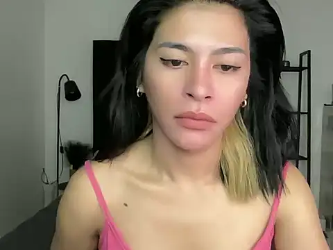 Snapshot of your_bianca69 chatting on January 4, 12:48 am your bianca69 online show from January 4, 12:48 am