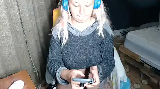 kattydirtylol online show from January 18, 1:08 am