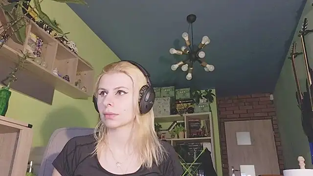 Snapshot of karmija chatting on February 4, 1:48 pm karmija online show from February 4, 1:48 pm