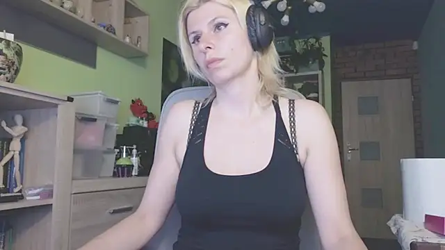 karmija online show from May 8, 9:42 pm