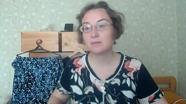 Snapshot of Smart_Rose chatting on June 21, 4:48 am Smart Rose online show from June 21, 4:48 am