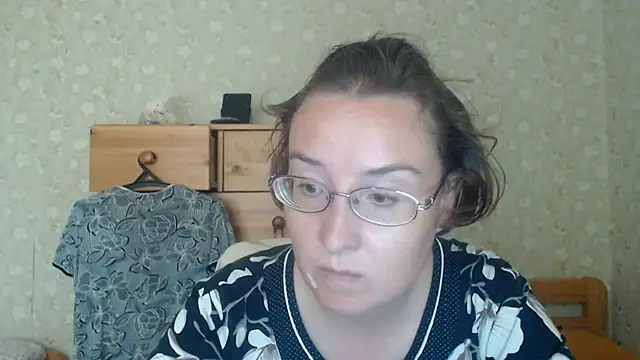 Snapshot of Smart_Rose chatting on June 24, 10:25 am Smart Rose online show from June 24, 10:25 am