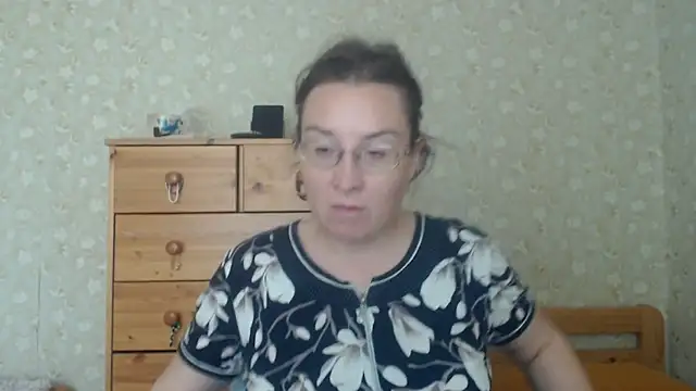 Snapshot of Smart_Rose chatting on June 30, 8:04 am Smart Rose online show from June 30, 8:04 am